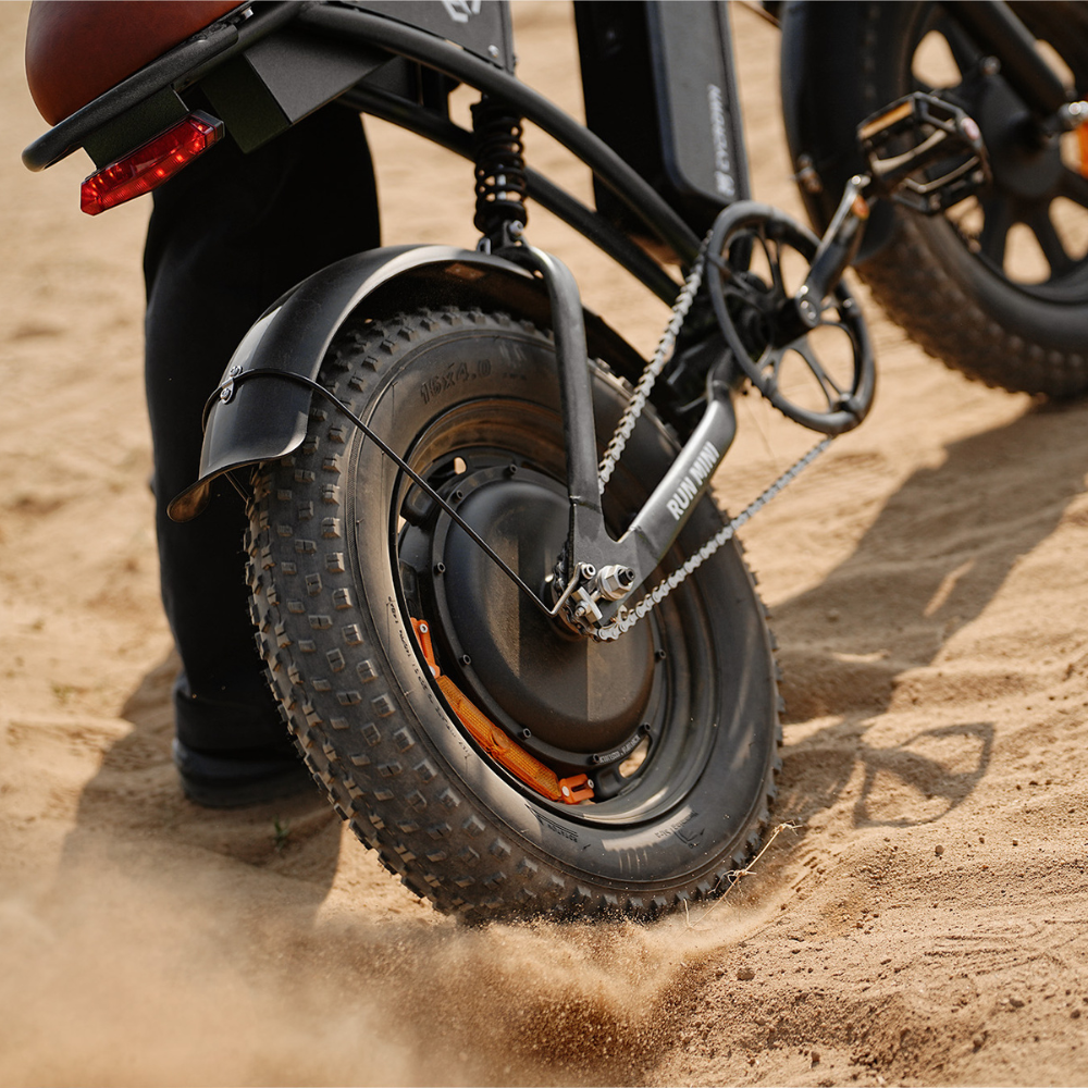 Run Mini rear fat tire gripping loose sand