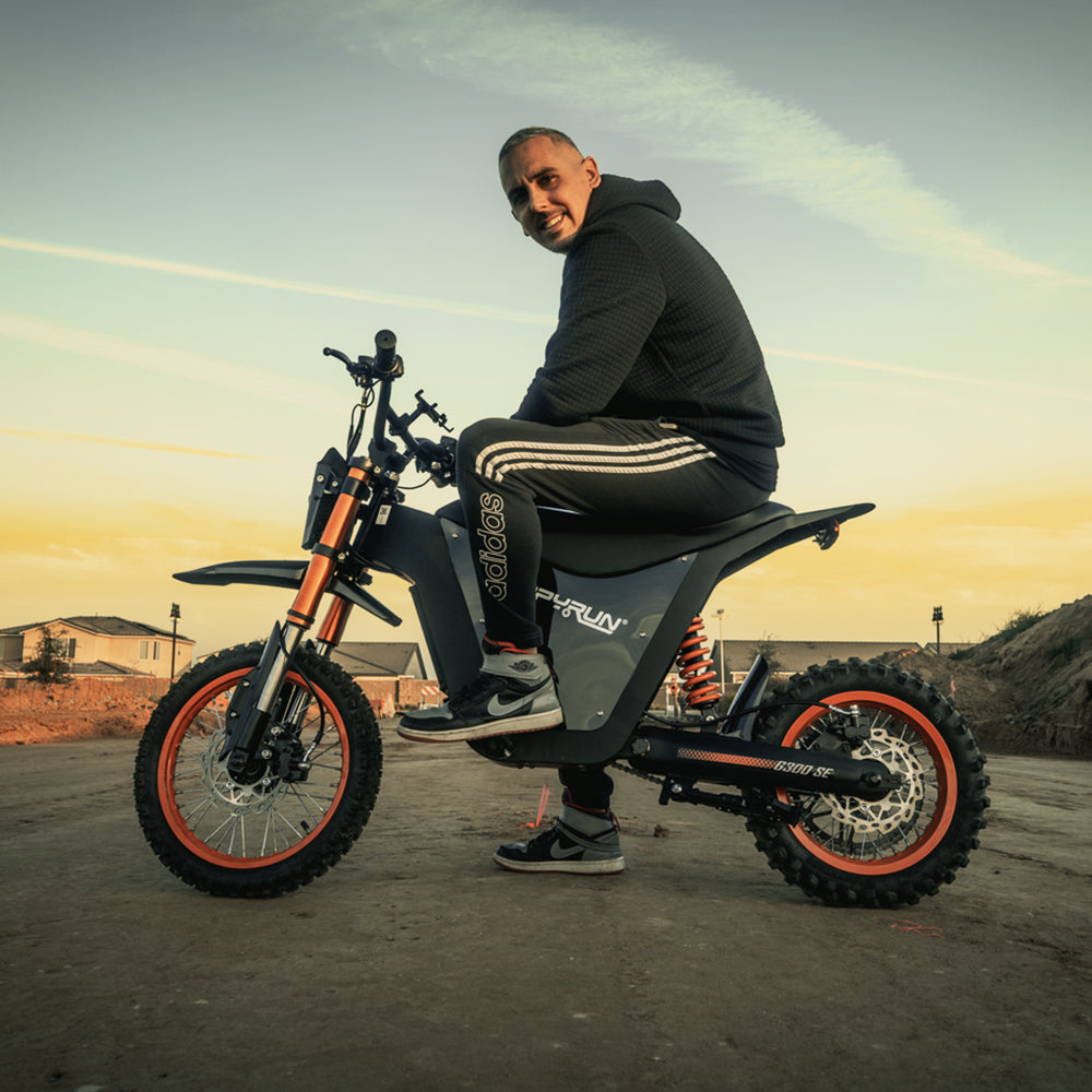 HappyRun G300 SE Mini mid-drive off-road electric dirt bike: 4500W peak mid-drive motor, 36 mph top speed, 1248Wh battery, hydraulic disc brakes with 190mm rotors, full suspension, 29-inch seat, 3'11" to 6'1" rider range, IPX5, carbon steel frame