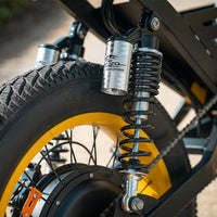 Detail view of the HappyRun G100 Pro frame mid-section showing the carbon steel frame, dual battery enclosures, and the auto-switching balancer module