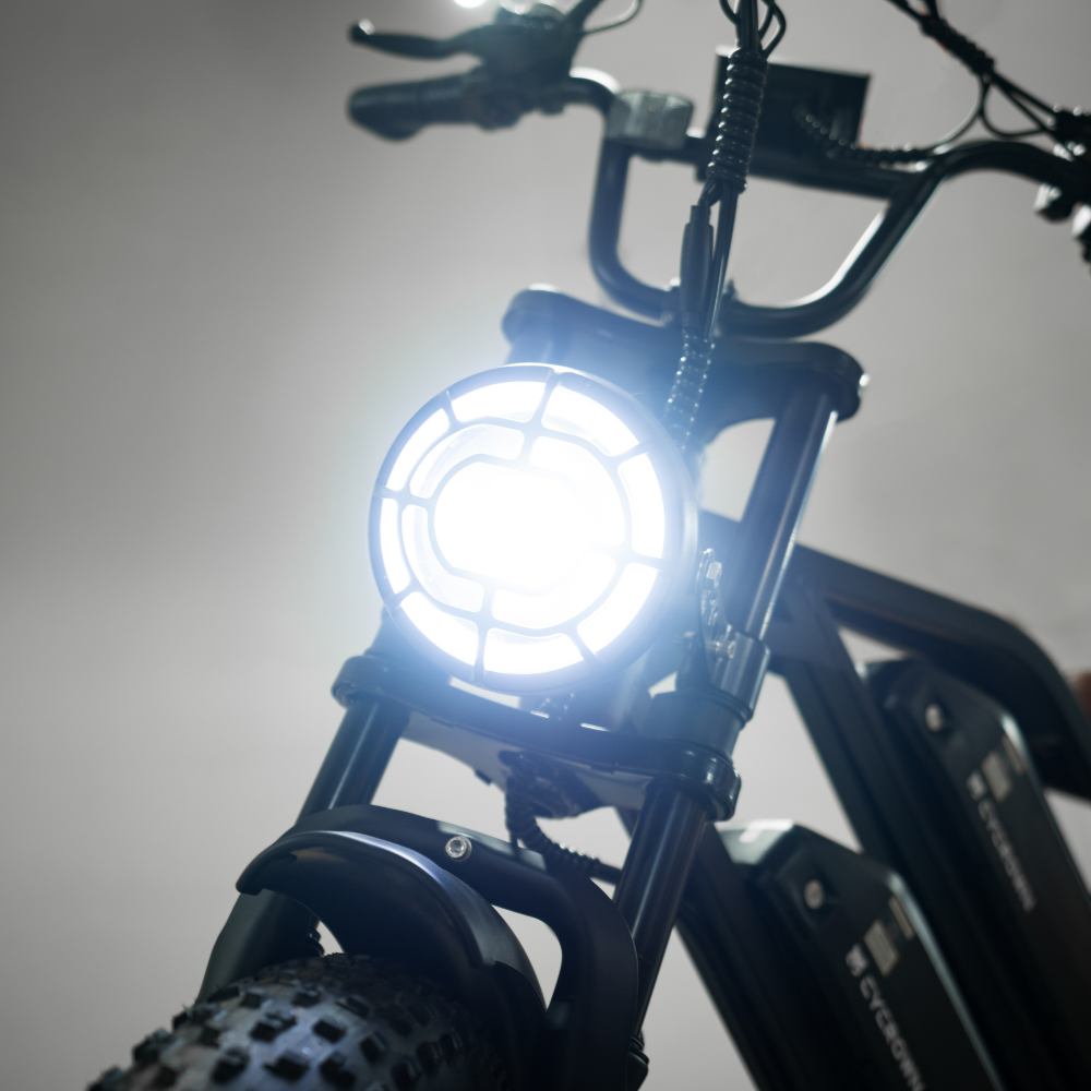Bright circular headlight beam on the CycHunter