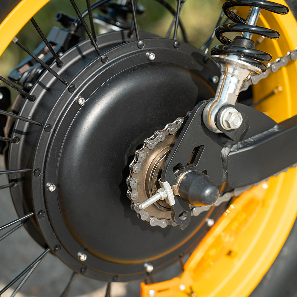 Detail view of the HappyRun G100 Pro rear taillight with the integrated brake-indicator LED strip and the sequential turn signals at either side