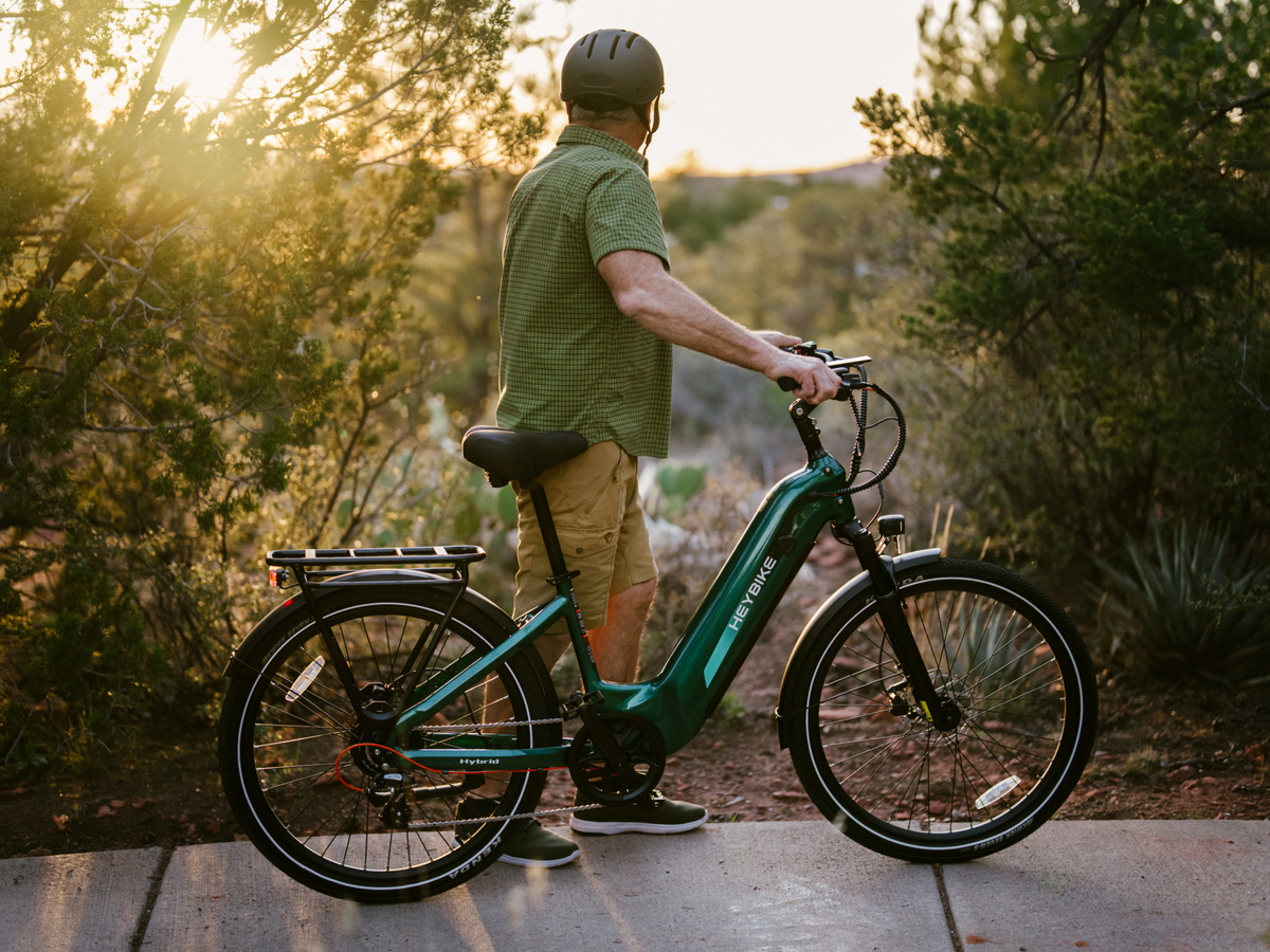 Heybike Hybrid Class 2/3 electric commuter bike with 750W rated rear-hub motor, 27.5 by 2.4 inch KENDA tires, Tektro hydraulic disc brakes, Shimano Altus 8-speed gearing, 6061 aluminum frame, hydraulic front fork, integrated turn-signal lighting, and an 864Wh battery on a UL 2849 certified electrical system