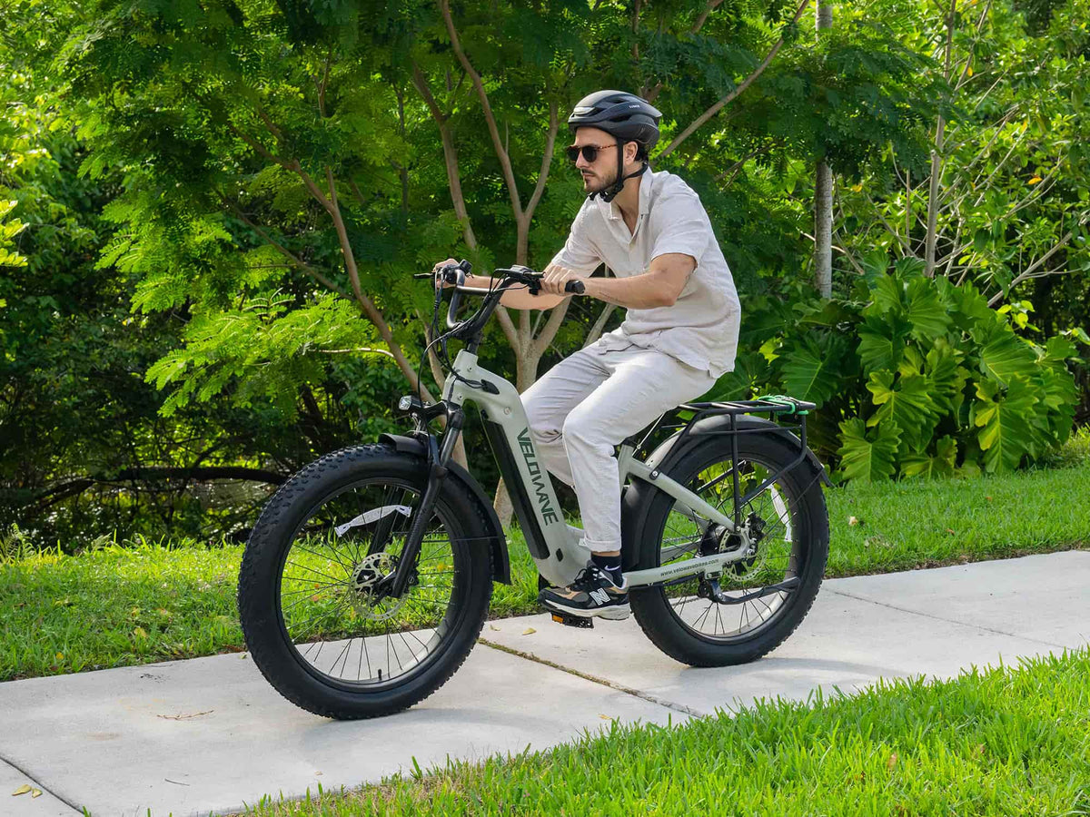 Close view of the Velowave Ranger Step-Thru frame and removable battery area