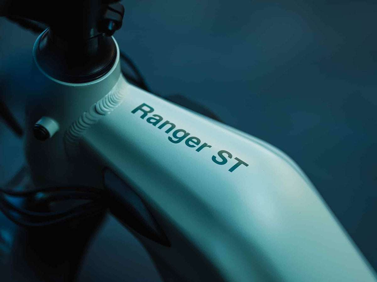 Pale-green Velowave Ranger Step-Thru 3.0 front three-quarter product view