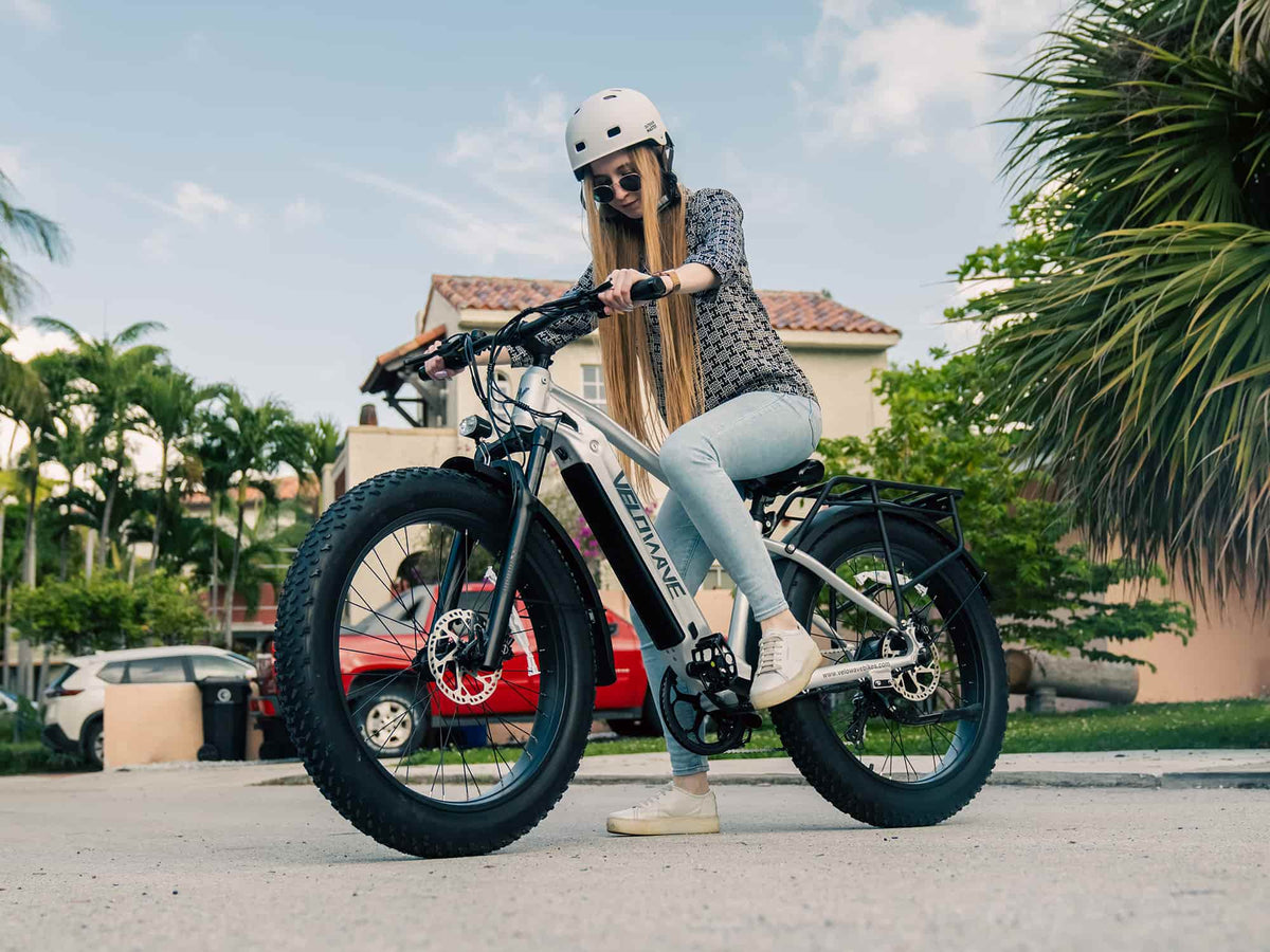 Silver Velowave Ranger 2.0 electric bike studio front three-quarter view