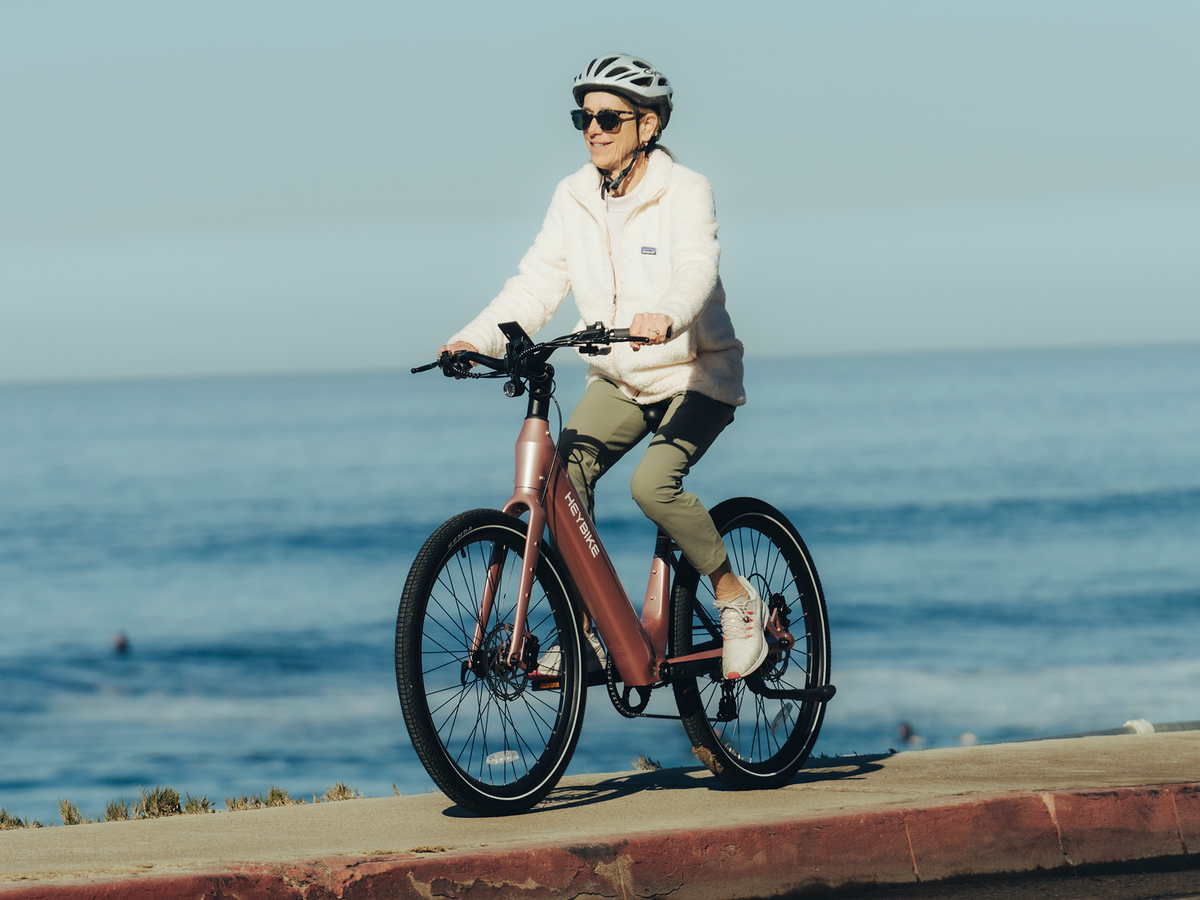 Heybike Venus lightweight step-thru cruiser electric bike: 750W Galaxy hub motor (1400W peak), 70 Nm torque, 28 mph Class 2/3 switchable, 27.5x2.2 Kenda road tires, aluminum-alloy low-step frame, Shimano Altus 8-speed, hydraulic discs, UL 2849 + UL 2271