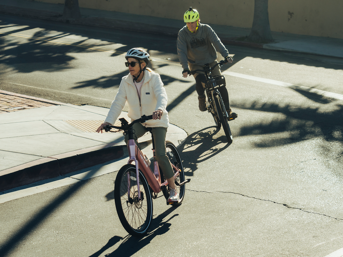 Heybike Venus lightweight step-thru cruiser electric bike: 750W Galaxy hub motor (1400W peak), 70 Nm torque, 28 mph Class 2/3 switchable, 27.5x2.2 Kenda road tires, aluminum-alloy low-step frame, Shimano Altus 8-speed, hydraulic discs, UL 2849 + UL 2271