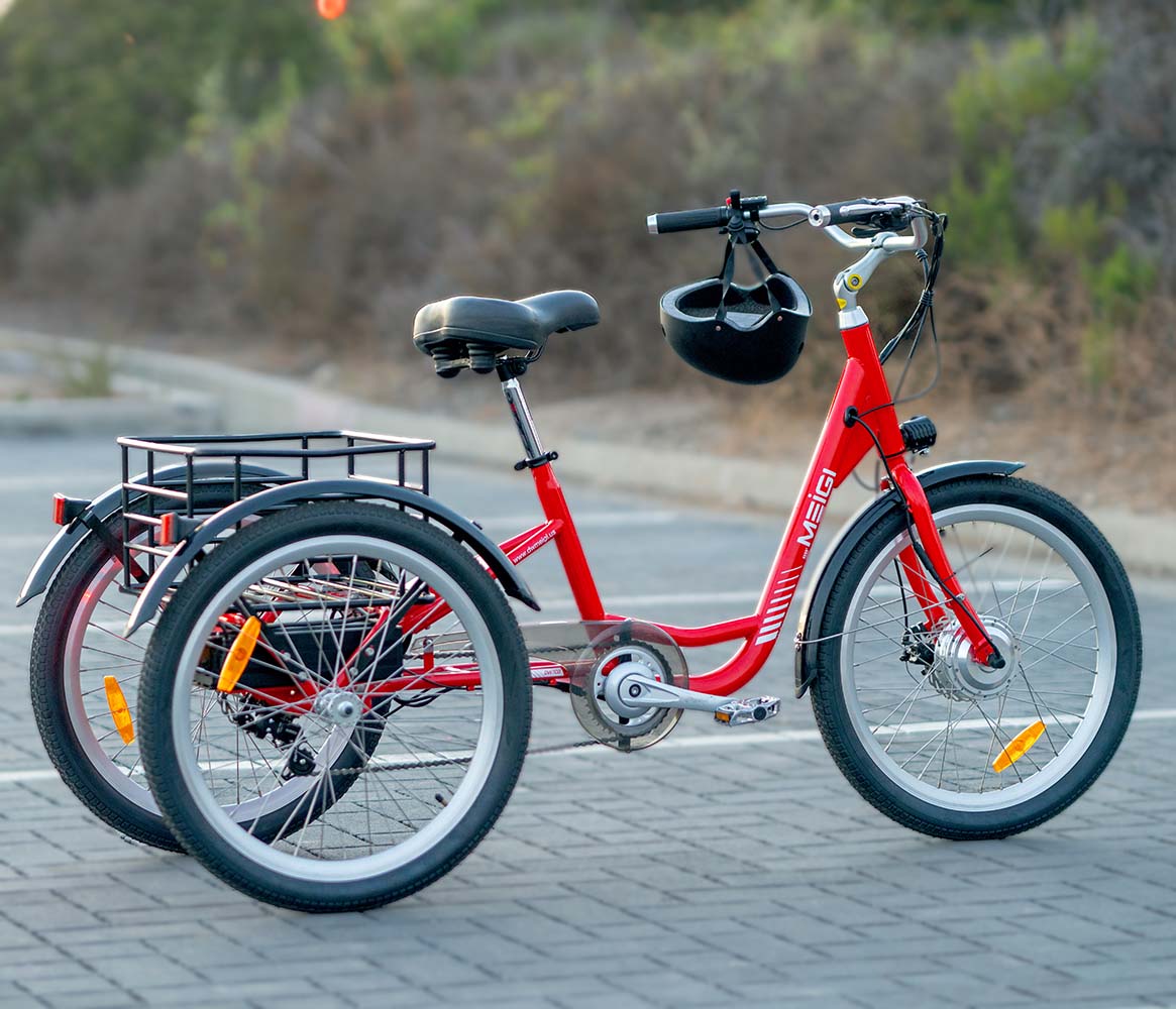 Red DWMEIGI MG708-HERA rear three-quarter view with cargo basket