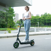isinwheel S10 Pro Commuter Electric Scooter deck and folding latch