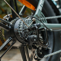 Rear derailleur and gear cassette on the CycHunter