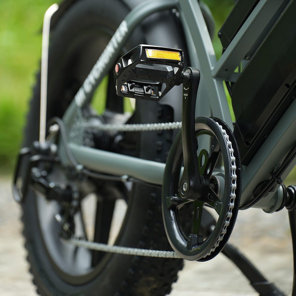 Cadence sensor and crank area near the rear wheel