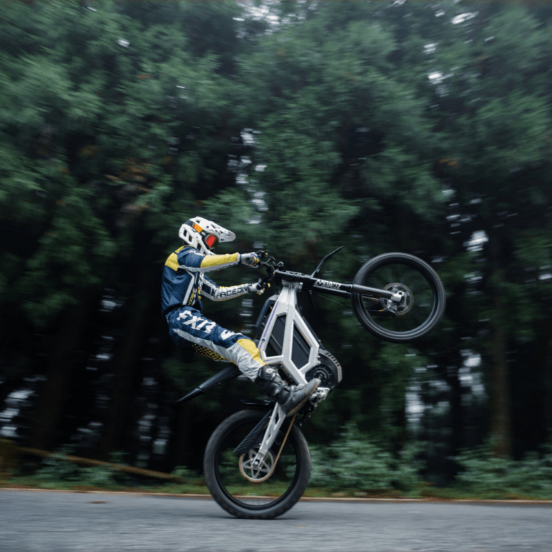 EKX M1 electric dirt bike, official product image 4