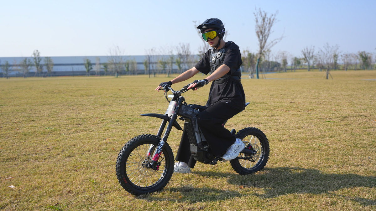RERODE R1-17 smaller-wheel electric dirt bike official product graphic