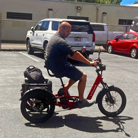 VTUVIA E-COZY three-wheel side view during a test ride