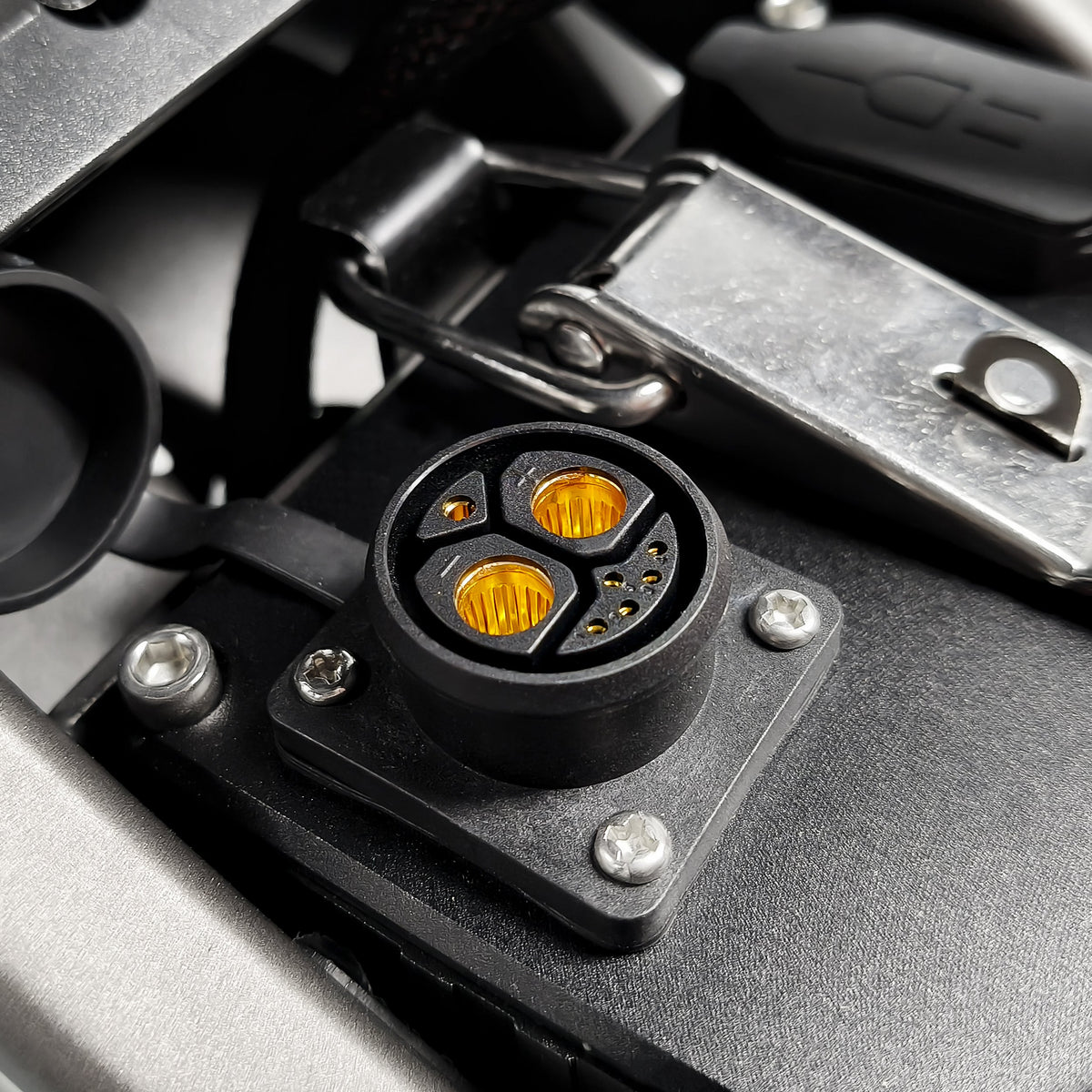 Coswheel R19 handlebar and control detail