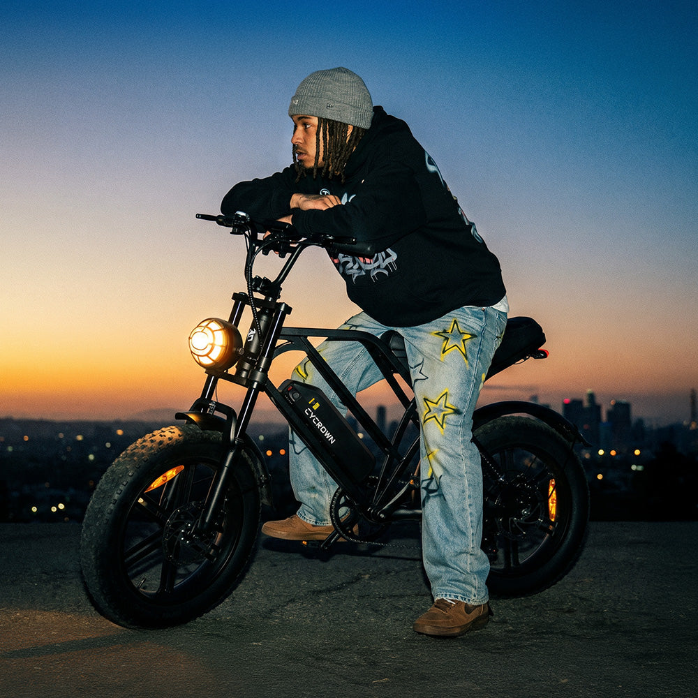 Helmeted rider leaning forward on the CycHunter 2.0 at dusk