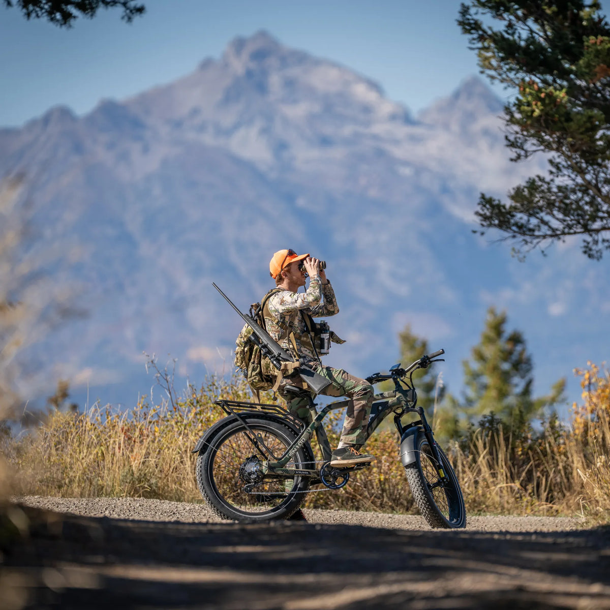VTUVIA SN100 Camo fat-tire electric bike three-quarter view