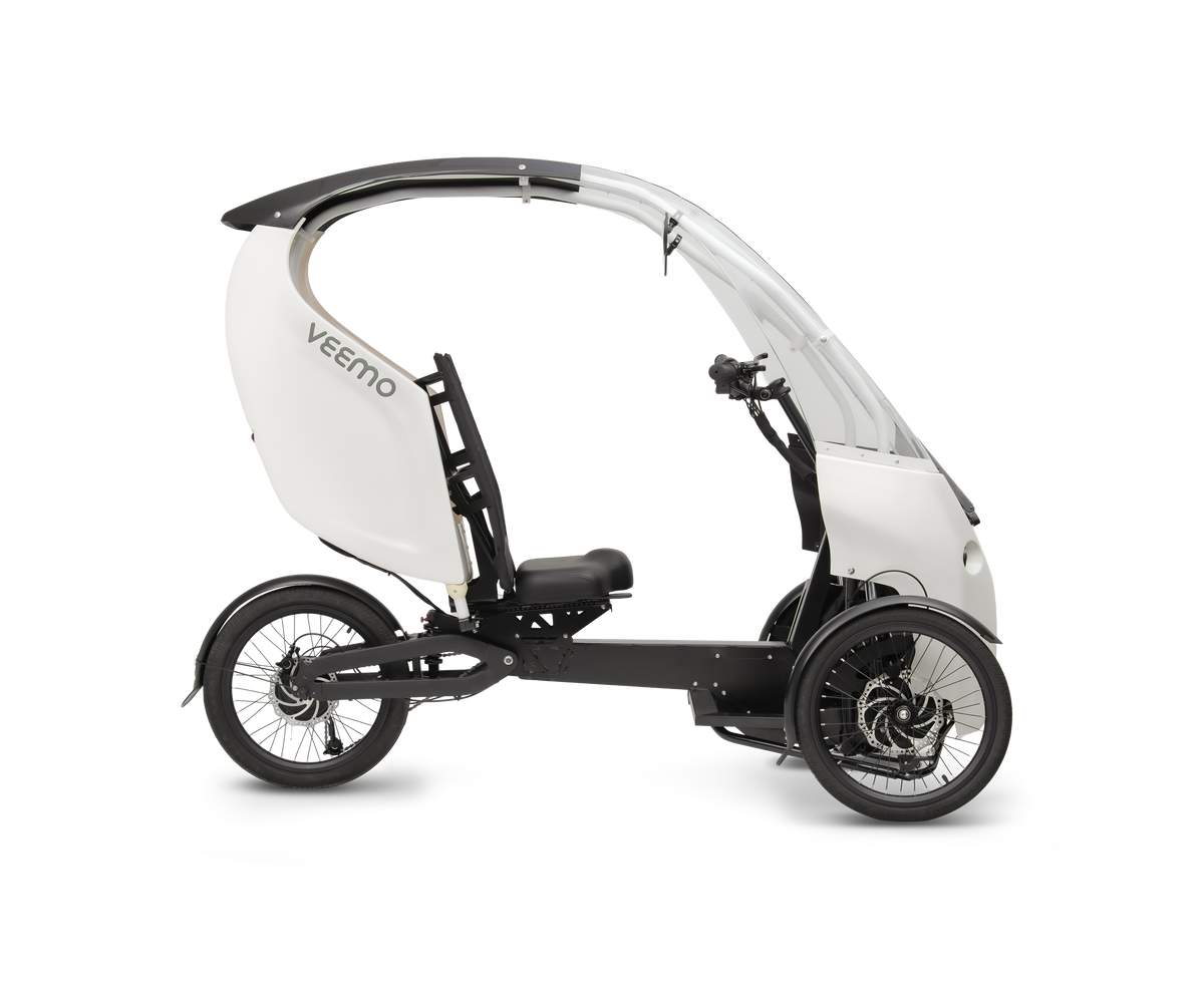 ENVO Veemo SE roofed electric velomobile trike in a studio side view.